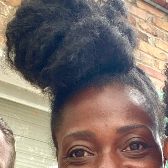 I'm Becca Alexis! Thanks for shopping my closet! - Picture 12 of 13